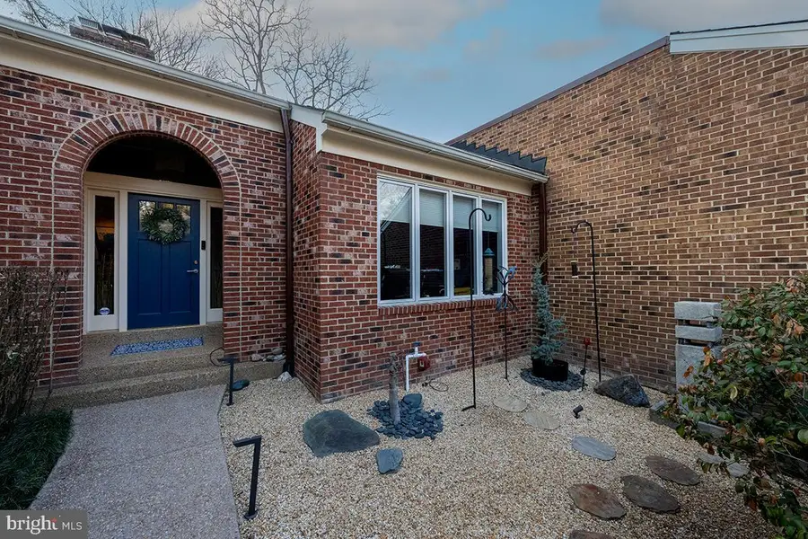 3916 Rust Hill Pl, Fairfax, VA 22030 - #2