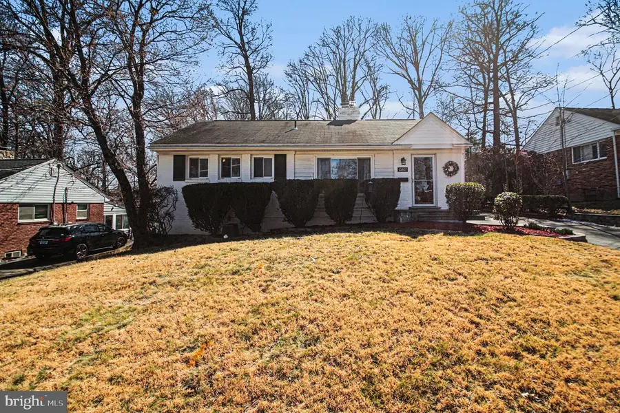 10807 Maple St, Fairfax, VA 22030 - #2