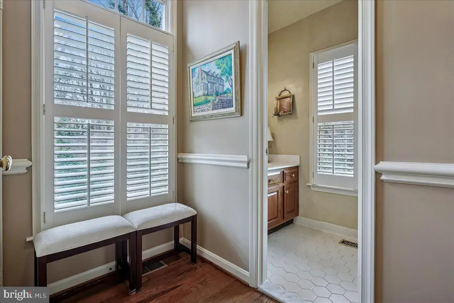 10243 Aspen Willow Dr, Fairfax, VA 22032 - #3