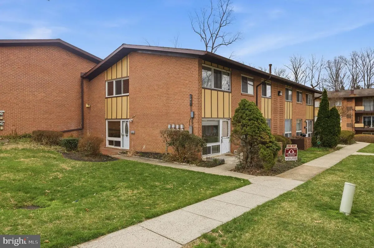 10161 Fair Woods Dr, Fairfax, VA 22030 - #1