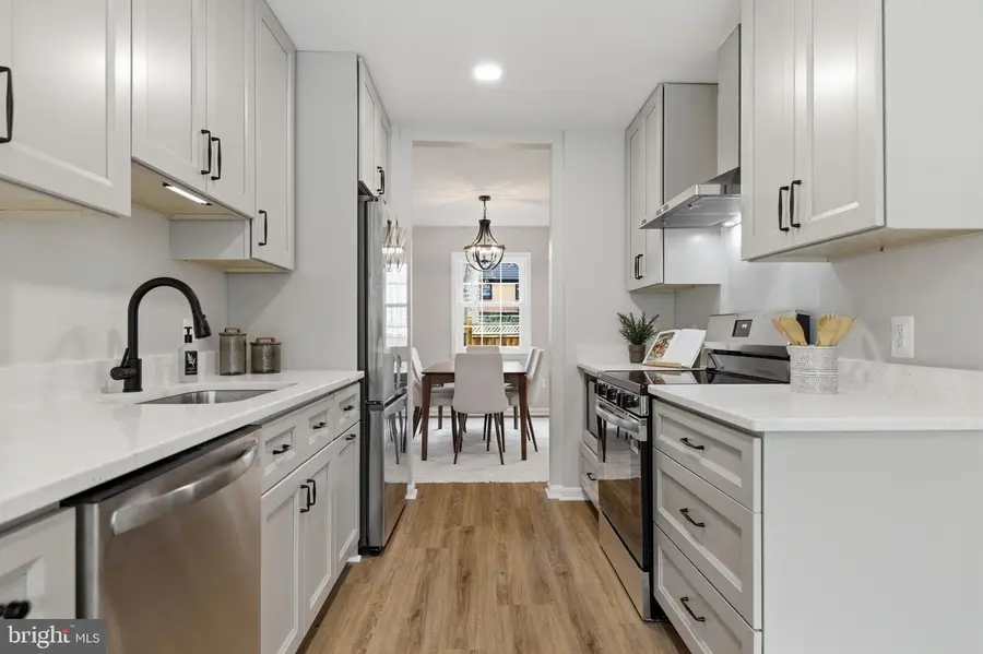 3262 Cambridge Ct, Fairfax, VA 22030 - #3