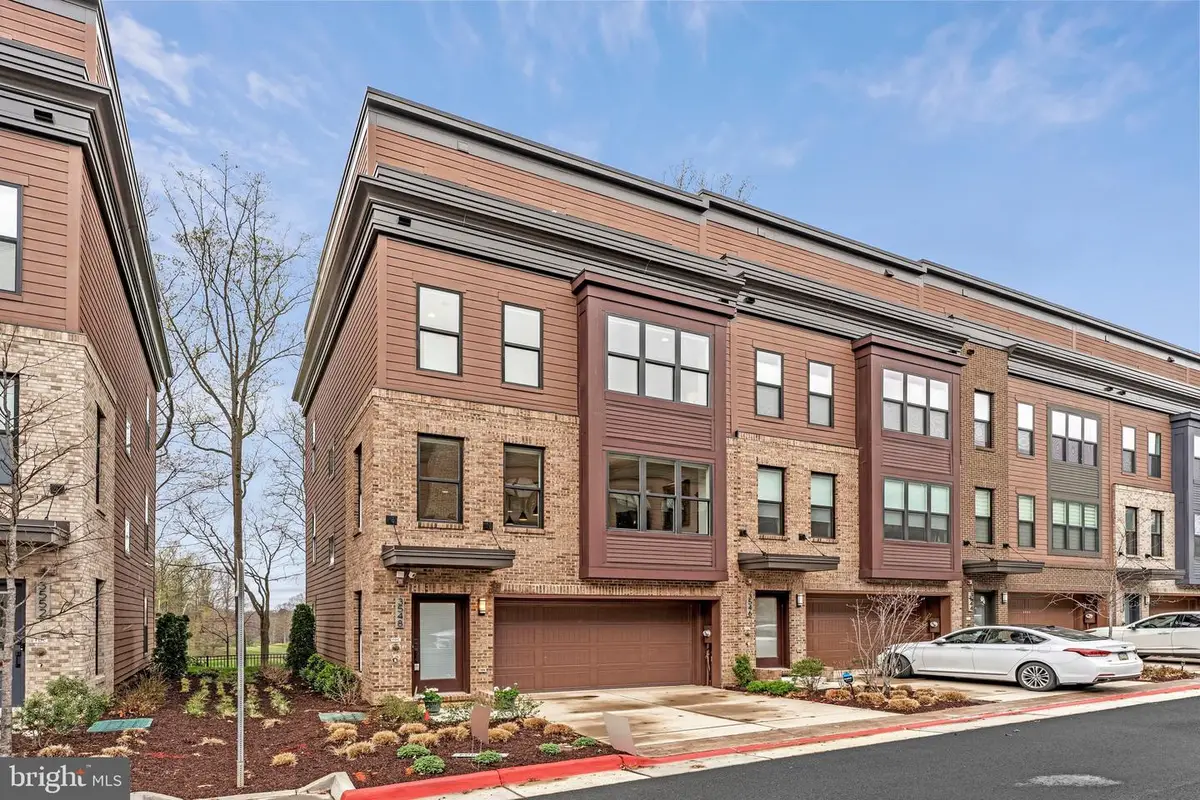 3548 Sutton Heights Cir, Fairfax, VA 22031 - #1