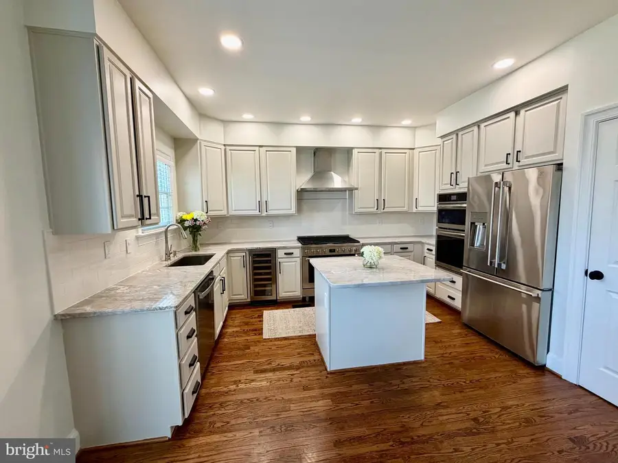 10424 Breckinridge Ln, Fairfax, VA 22030 - #2