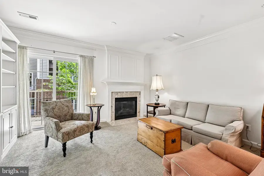 4111 Oxford Ln, Fairfax, VA 22030 - #2