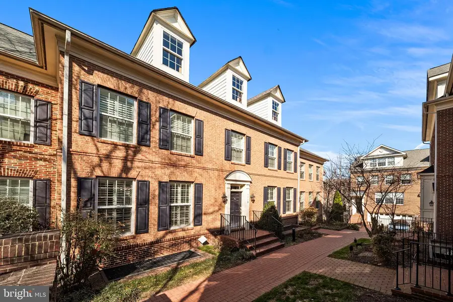 3908 Madison Mews, Fairfax, VA 22030 - #3