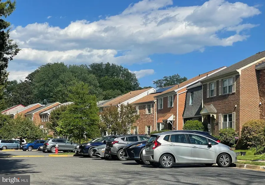 10413 Courthouse Dr, Fairfax, VA 22030 - #3