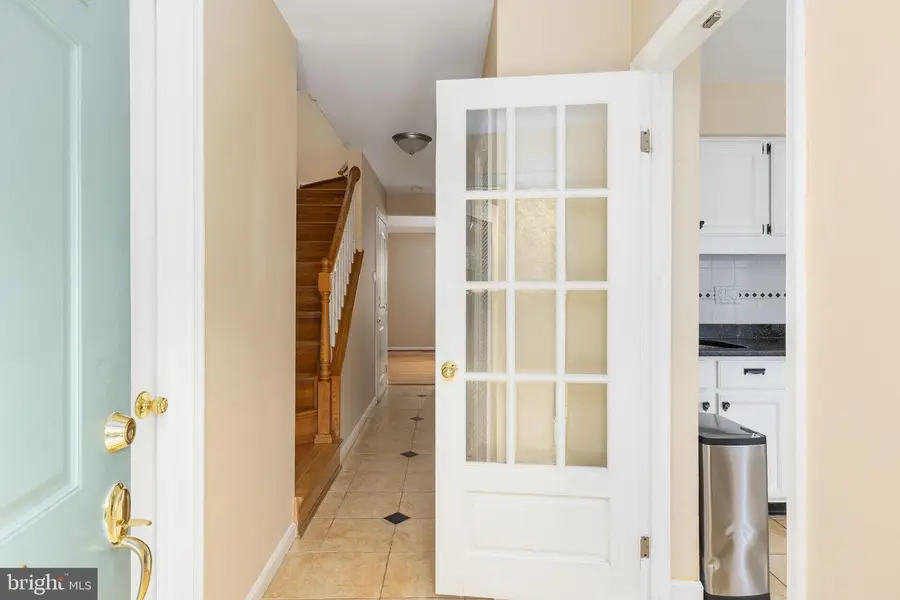 10405 Courthouse Dr, Fairfax, VA 22030 - #3