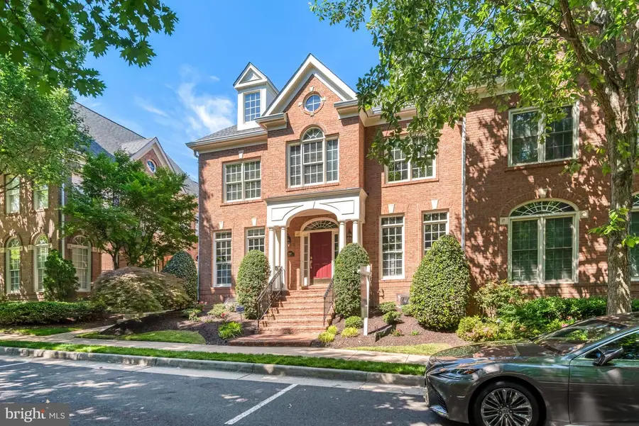 3842 Farrcroft Grn, Fairfax, VA 22030 - #2