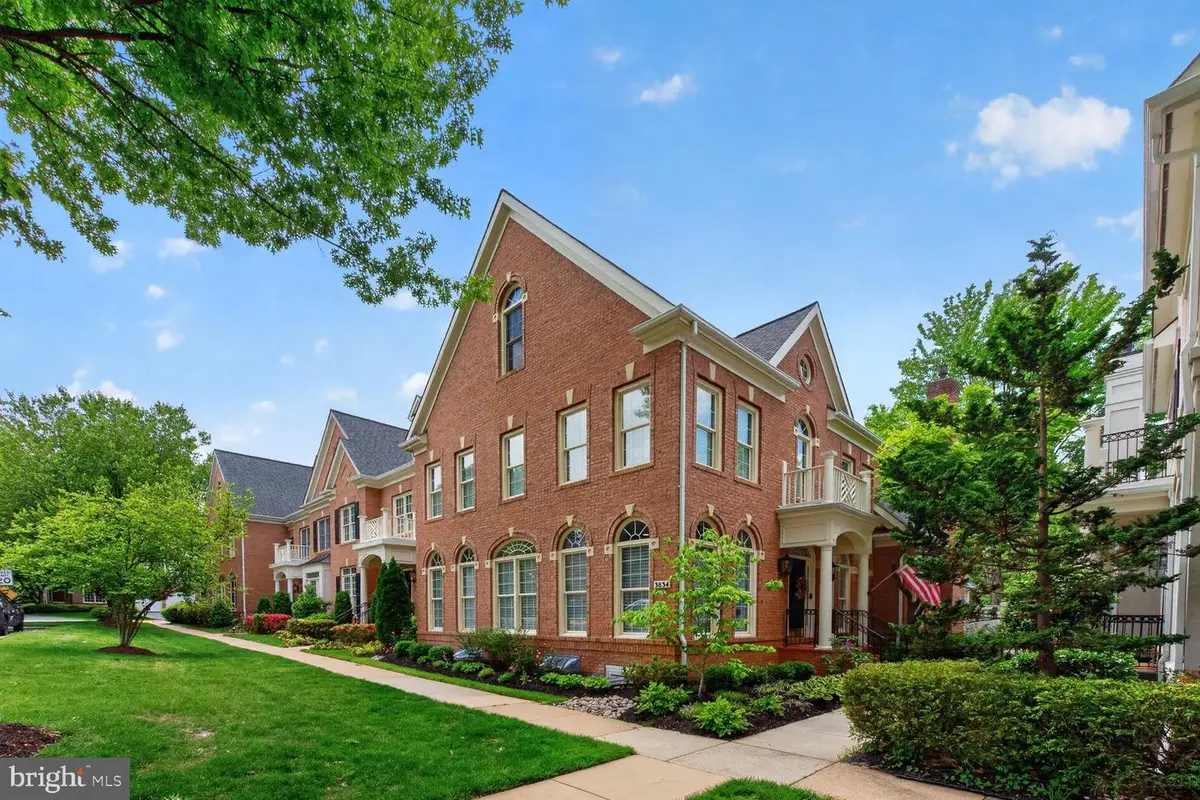 3834 Farrcroft Dr, Fairfax, VA 22030 - #1