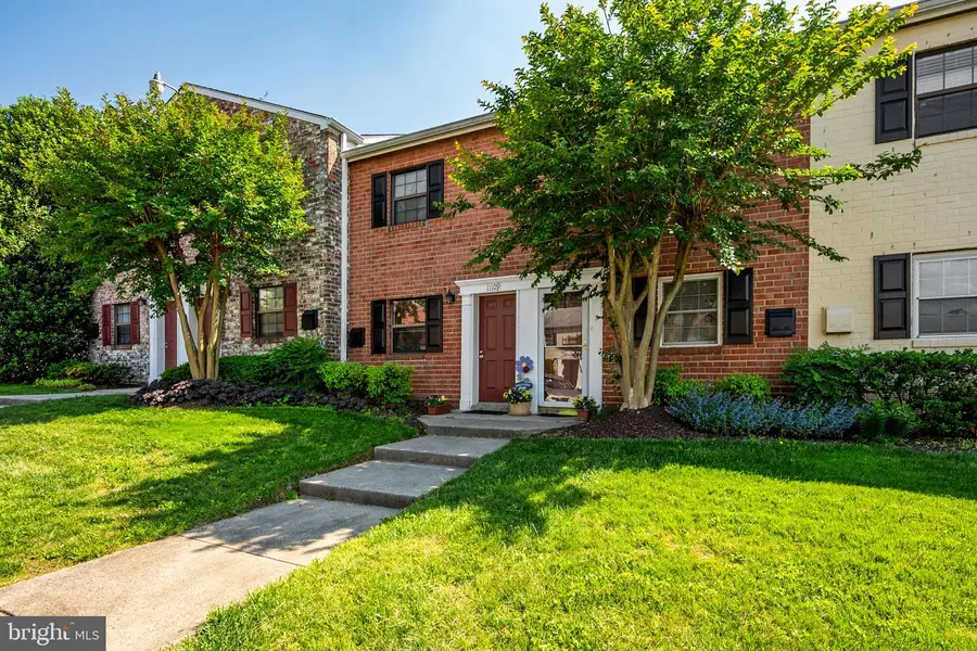 11109 Rock Garden Dr, Fairfax, VA 22030 - #3