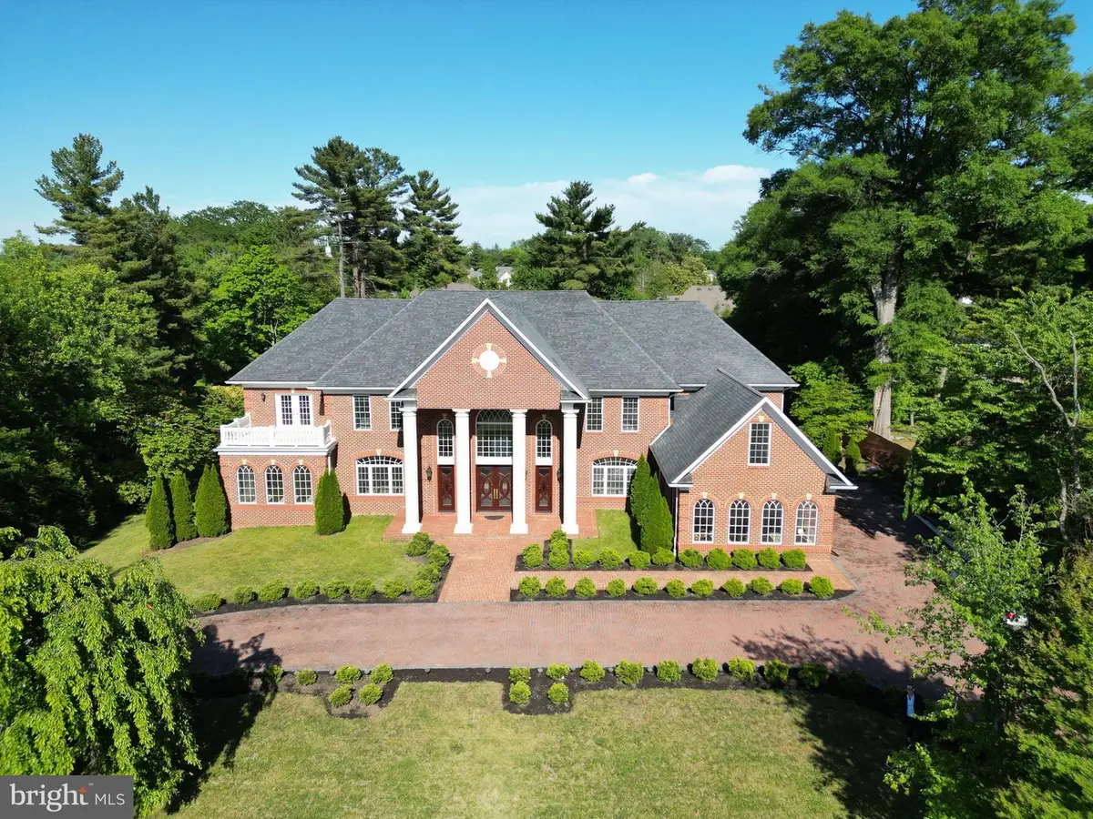 3617 Chain Bridge Rd, Fairfax, VA 22030 - #1