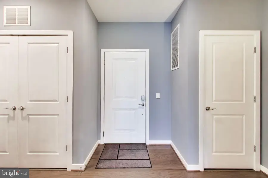 3985 Norton Pl #206, Fairfax, VA 22030 - #2