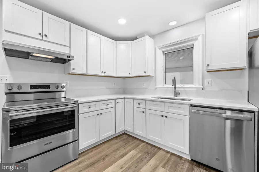 10705 Oak Pl, Fairfax, VA 22030 - #3