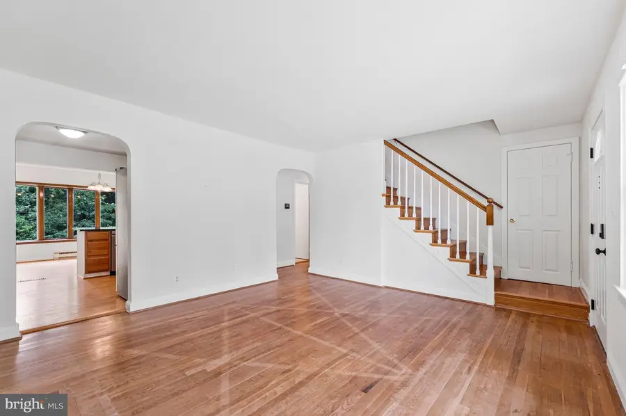10824 Scott Dr, Fairfax, VA 22030 - #3