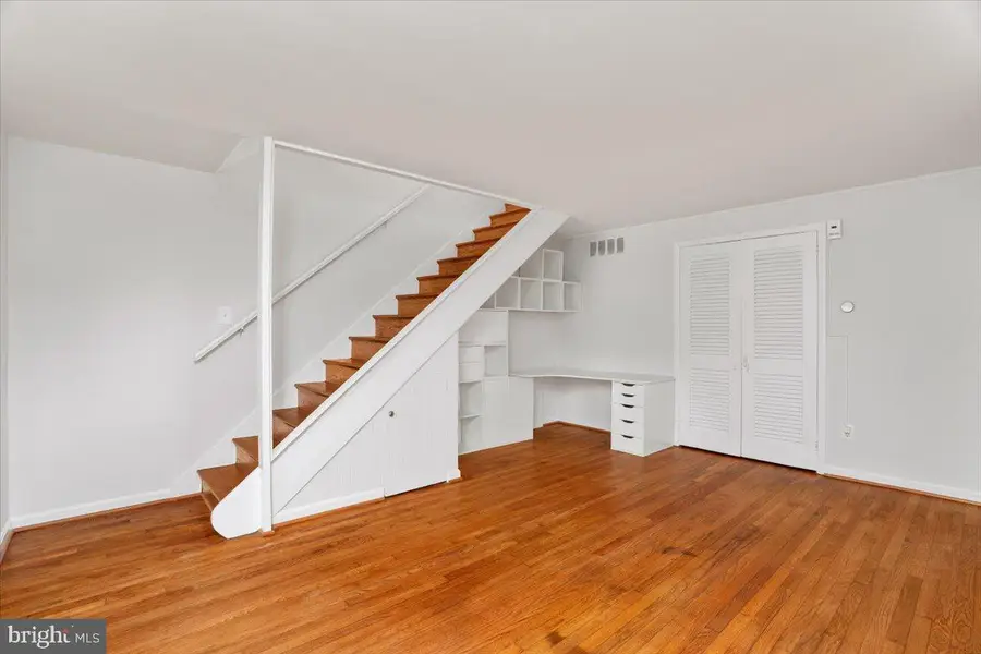 10623 Maple St, Fairfax, VA 22030 - #3