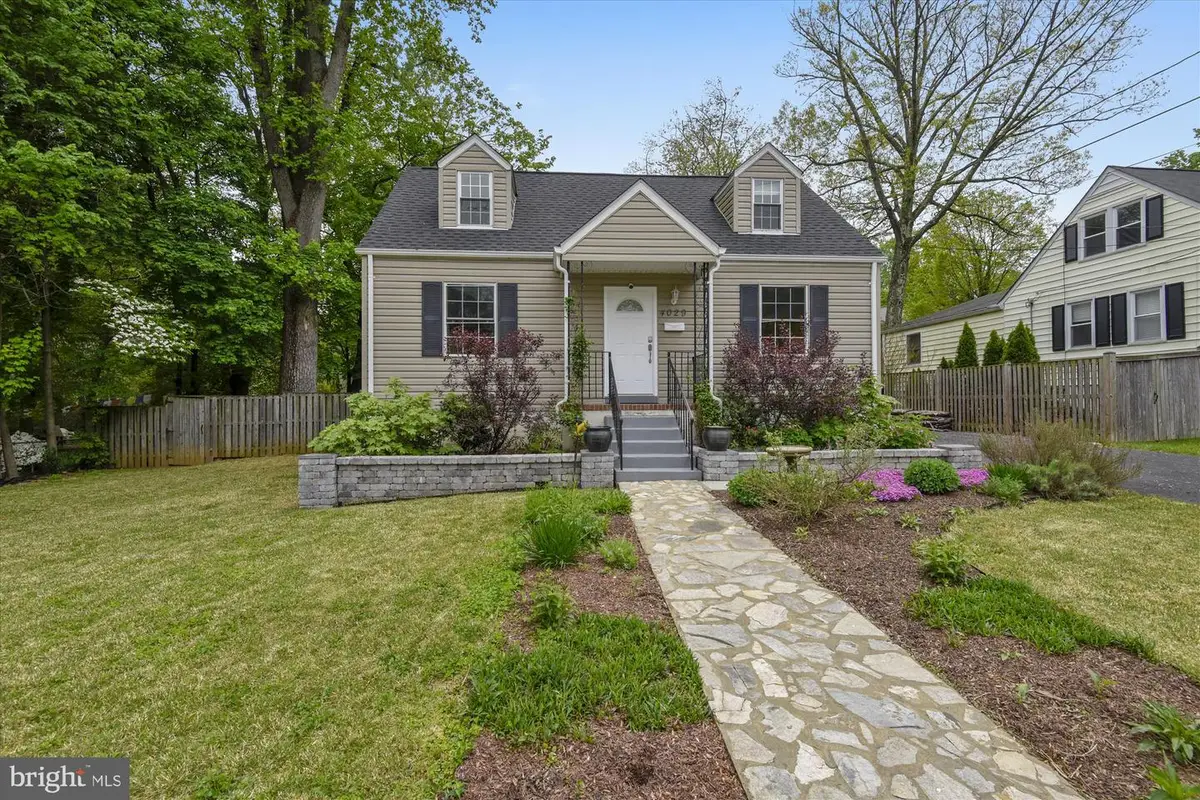 4029 Woodland Dr, Fairfax, VA 22030 - #1