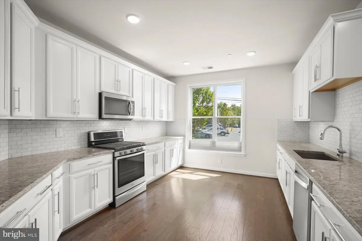 3985 Norton Pl #101, Fairfax, VA 22030 - #1