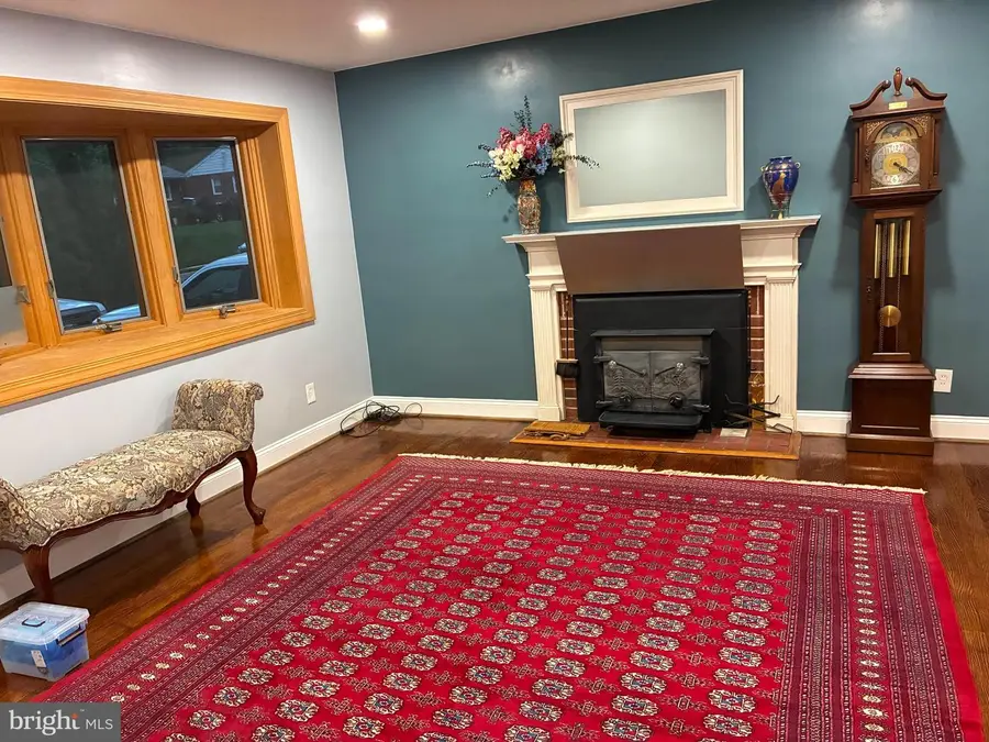 4122 Berritt St, Fairfax, VA 22030 - #3