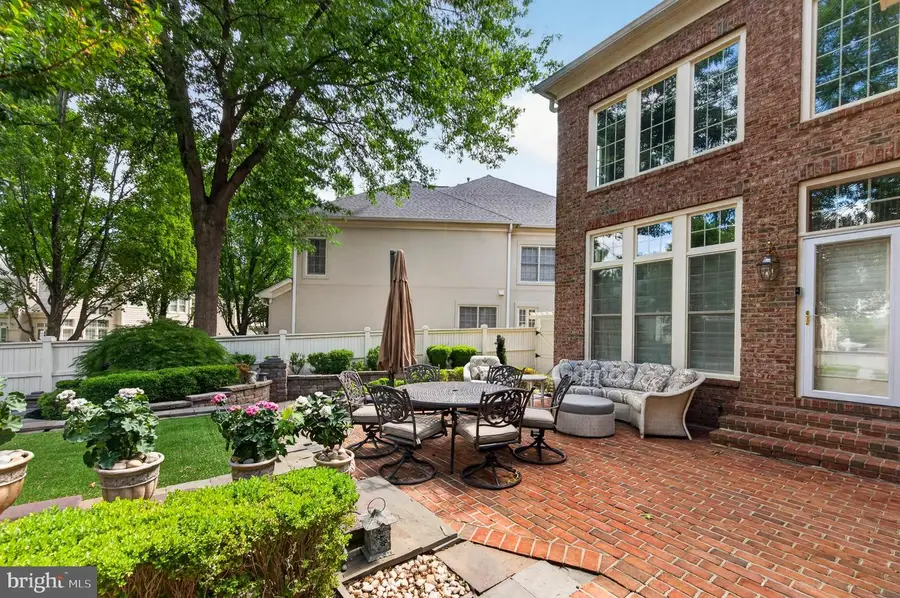 3860 Farrcroft Dr, Fairfax, VA 22030 - #3
