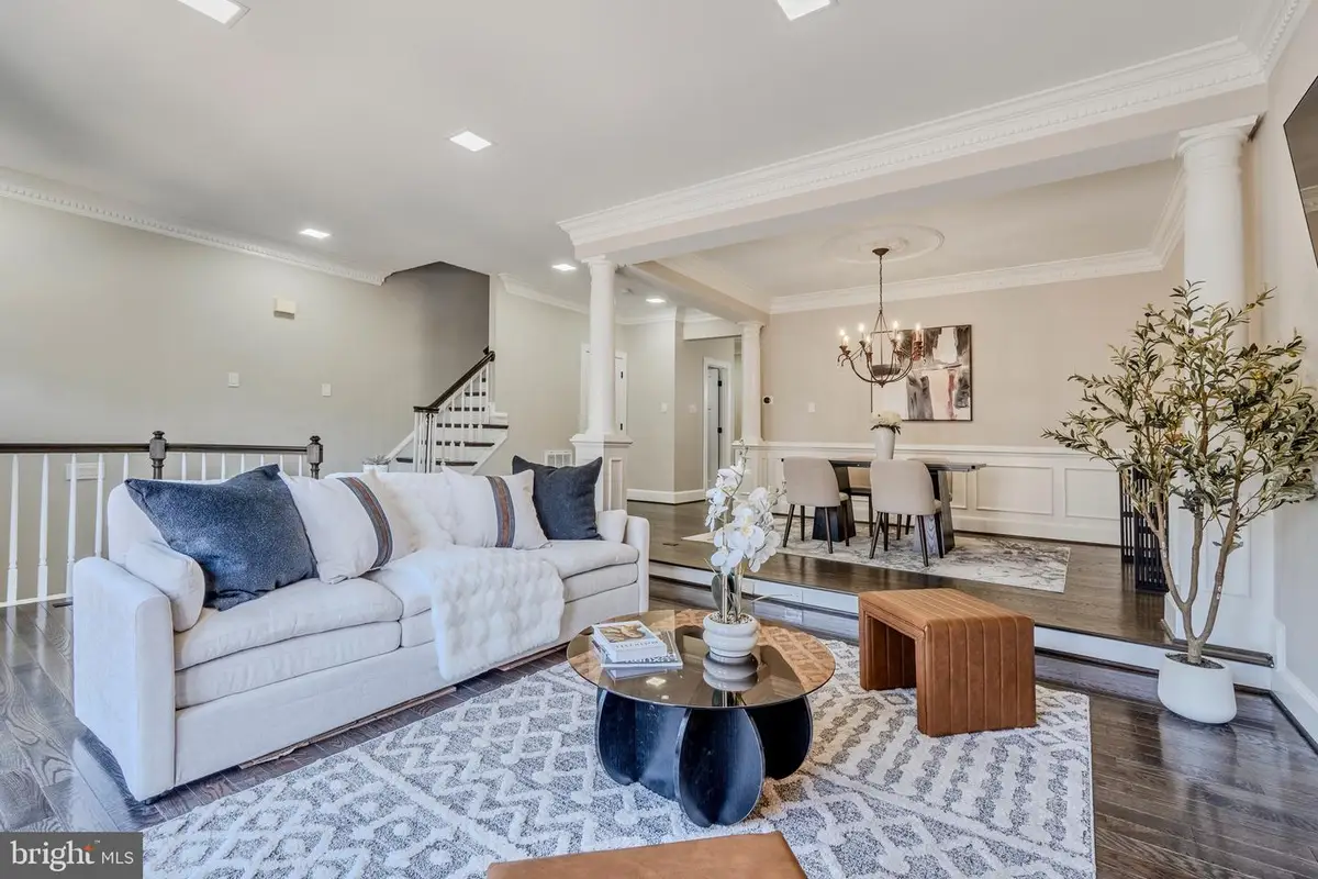 10449 Breckinridge Ln, Fairfax, VA 22030 - #1