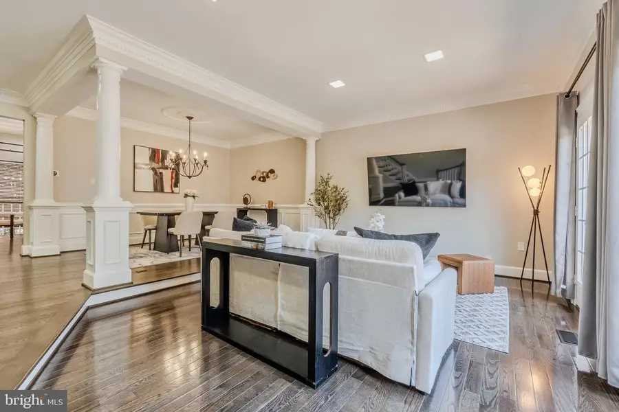 10449 Breckinridge Ln, Fairfax, VA 22030 - #3
