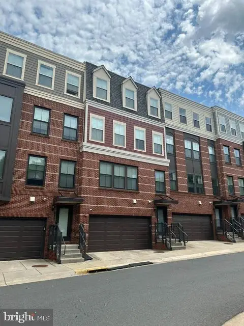 3961 Norton Pl, Fairfax, VA 22030 - #2