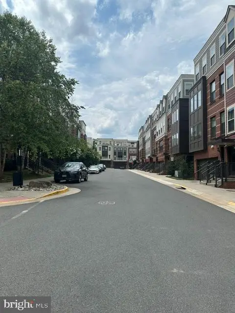 3961 Norton Pl, Fairfax, VA 22030 - #3