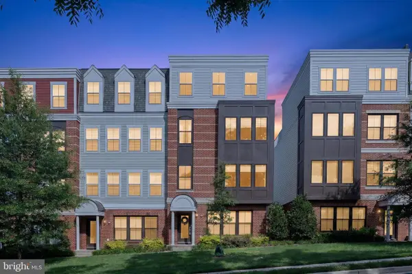 3957 Oak St, FAIRFAX, VA 22030