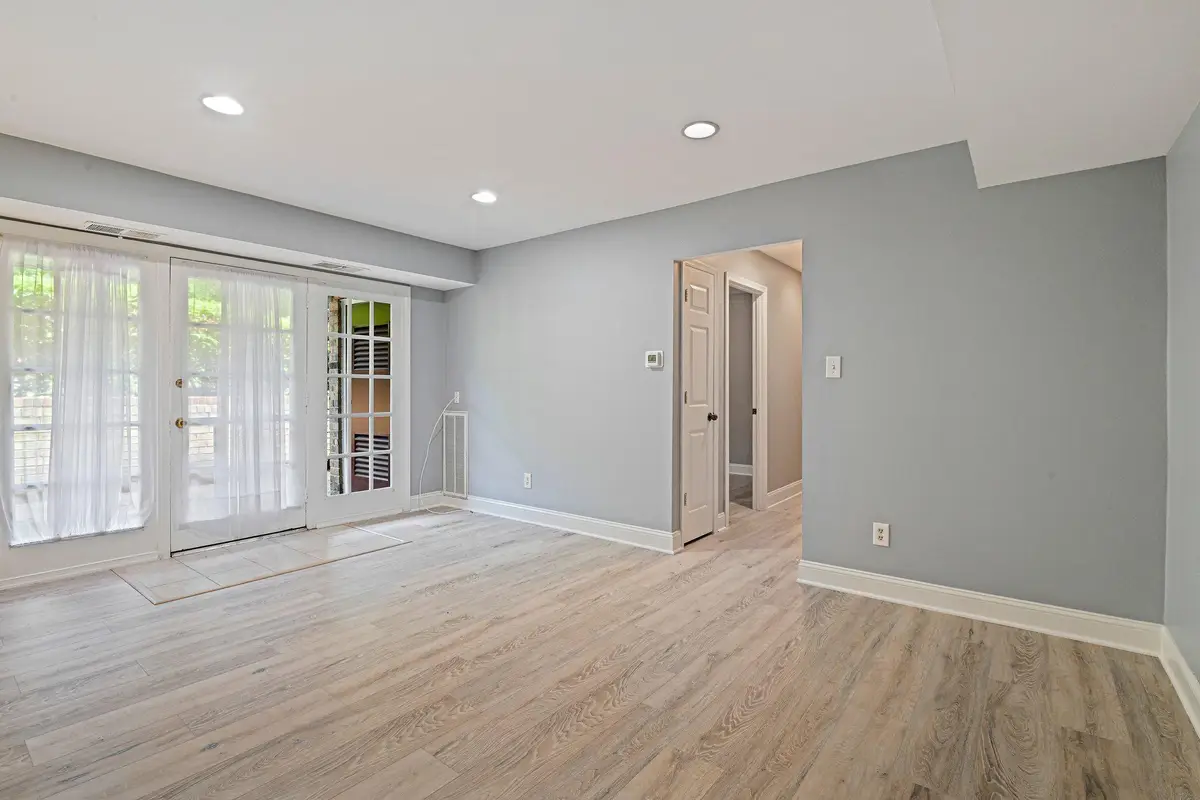 3860 Lyndhurst Dr #101, Fairfax, VA 22031 - #1