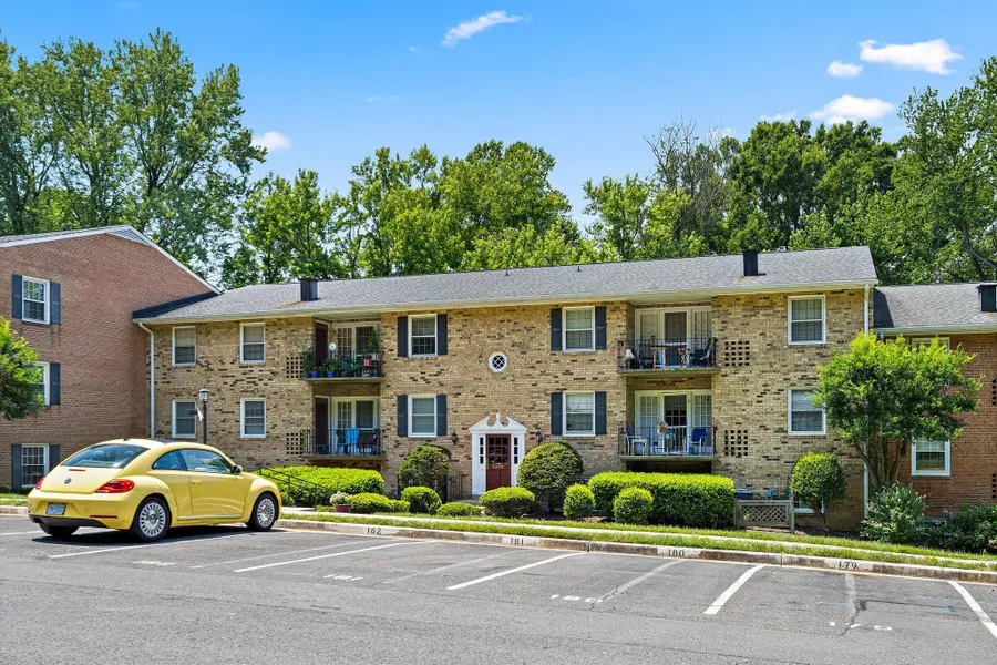 3860 Lyndhurst Dr #101, Fairfax, VA 22031 - #3