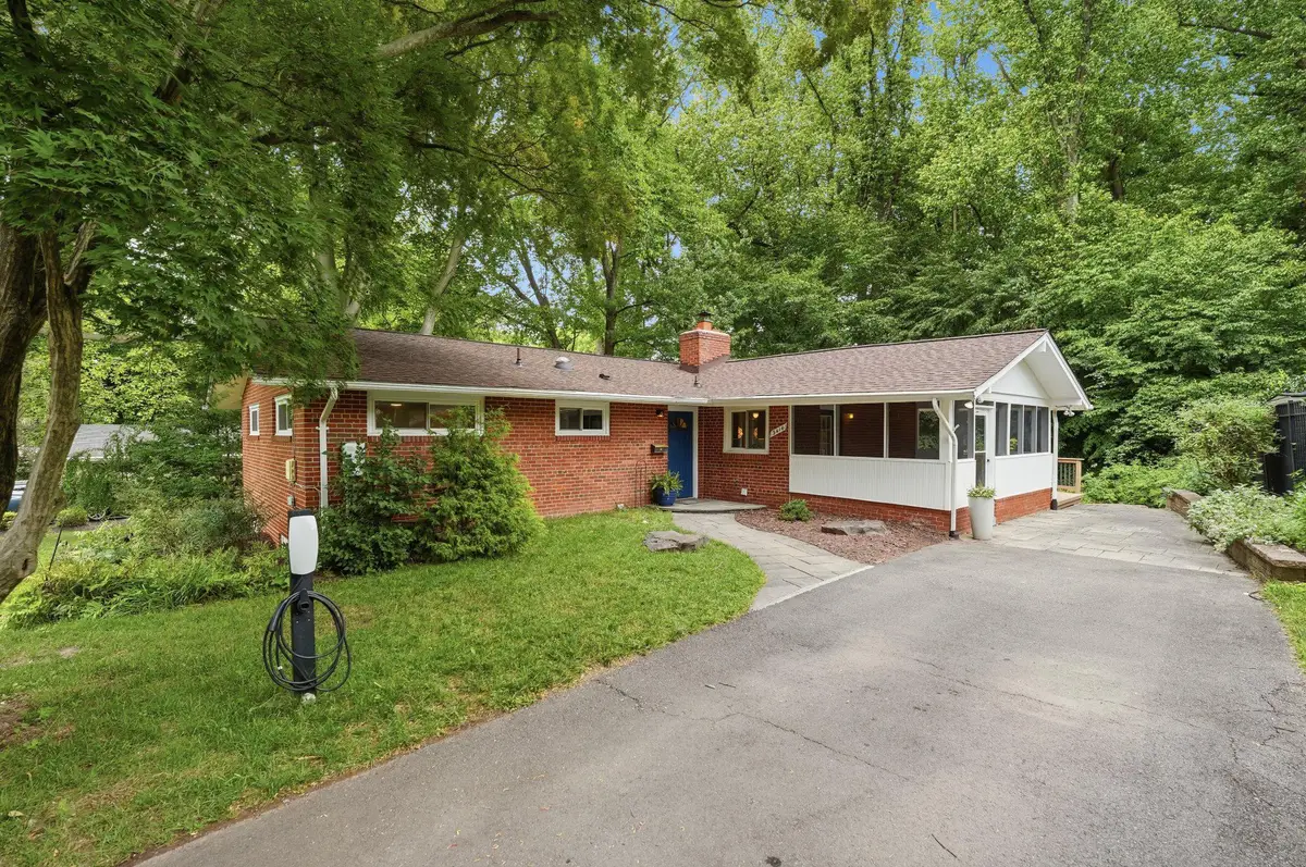 3414 Country Hill Dr, Fairfax, VA 22030 - #1