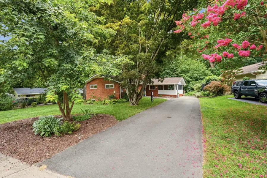 3414 Country Hill Dr, Fairfax, VA 22030 - #2