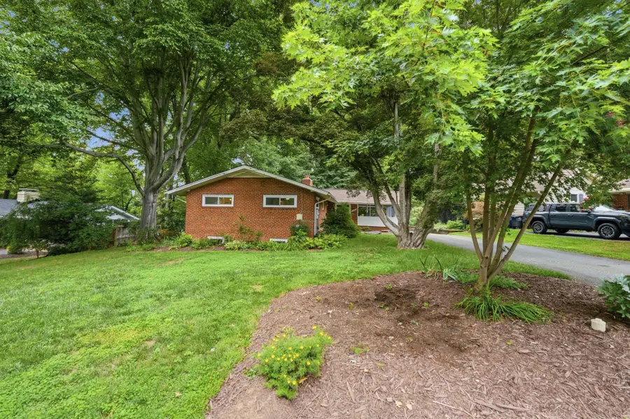 3414 Country Hill Dr, Fairfax, VA 22030 - #3