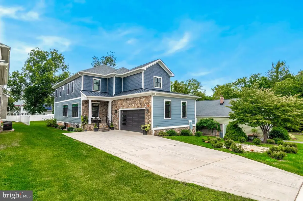 10704 Warwick Ave, Fairfax, VA 22030 - #1