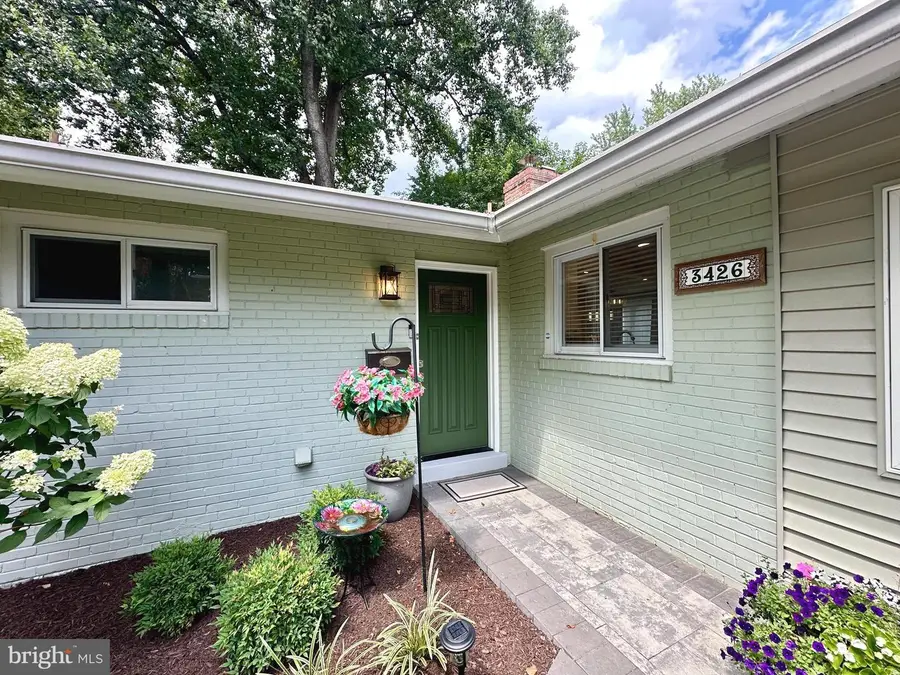 3426 Brookwood Dr, Fairfax, VA 22030 - #2