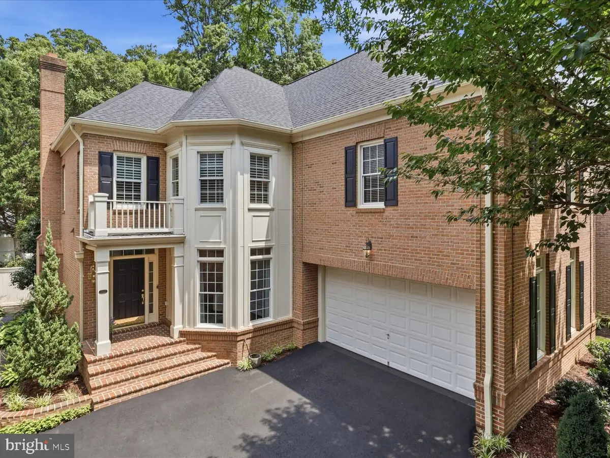 10090 Cover Pl, Fairfax, VA 22030 - #1