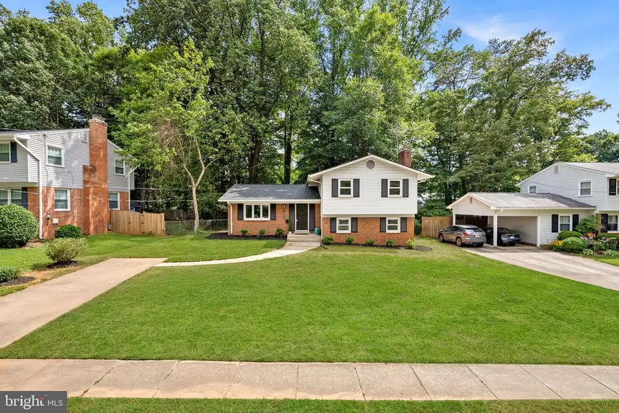 10217 Shiloh St, Fairfax, VA 22030 - #2