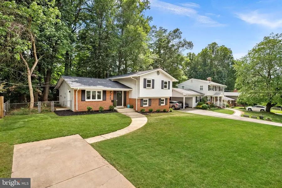 10217 Shiloh St, Fairfax, VA 22030 - #3