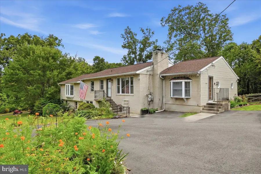 10805 Carol St, Fairfax, VA 22030 - #3