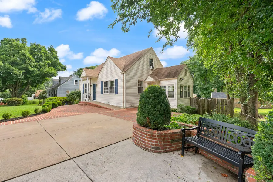 4103 Woodland Dr, Fairfax, VA 22030 - #2