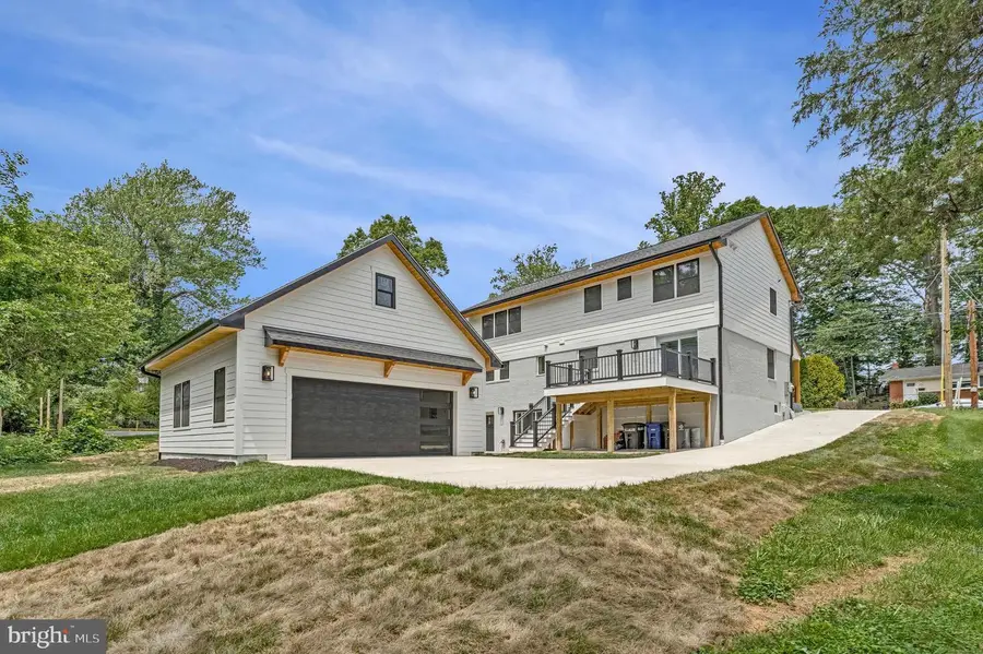 10211 Stratford Ave, Fairfax, VA 22030 - #2