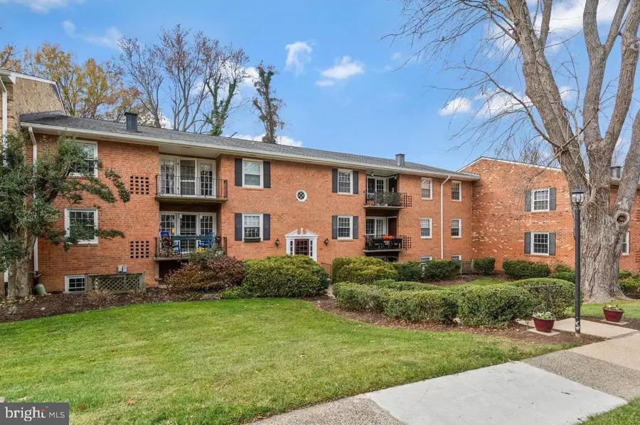 3846 Lyndhurst Dr #302, Fairfax, VA 22031 - #3