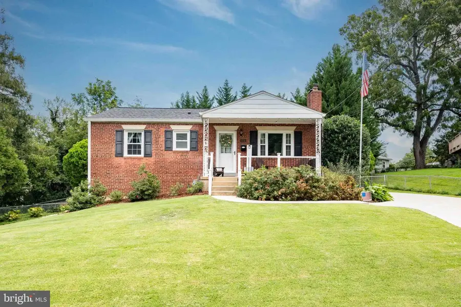 3735 Richard Ave, Fairfax, VA 22031 - #3