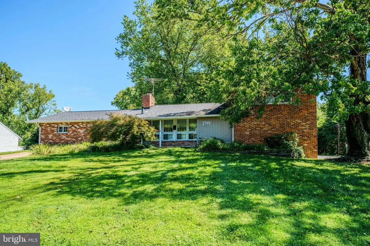 3749 Chain Bridge Rd, Fairfax, VA 22030 - #1