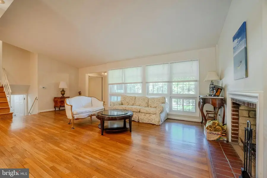 3749 Chain Bridge Rd, Fairfax, VA 22030 - #3