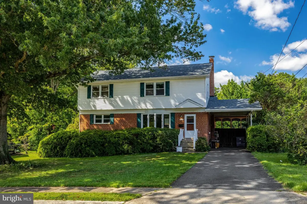 10244 Dale Dr, Fairfax, VA 22030 - #1