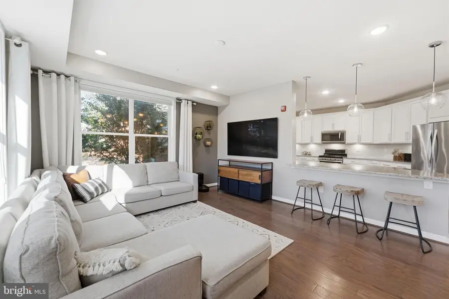 3985 Norton Pl #104, Fairfax, VA 22030 - #2