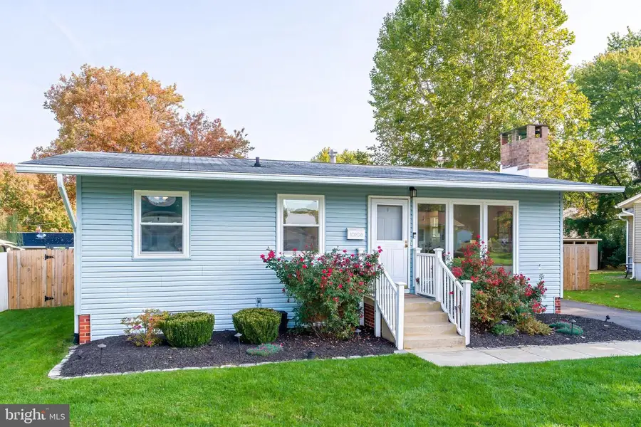 10208 Rodgers Rd, Fairfax, VA 22030 - #2