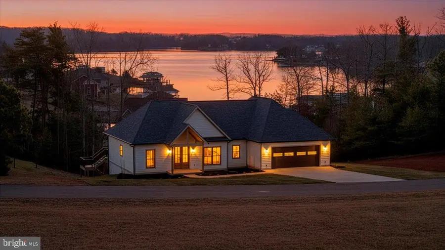 639 Compass Cove Cir, Moneta, VA 24121 - #2