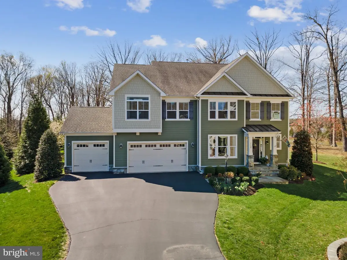 7148 Lake Dr, Warrenton, VA 20187 - Image #1